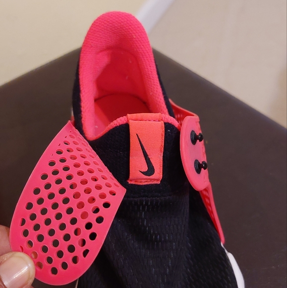 Nike sneakers size 6Y - Picture 2 of 6